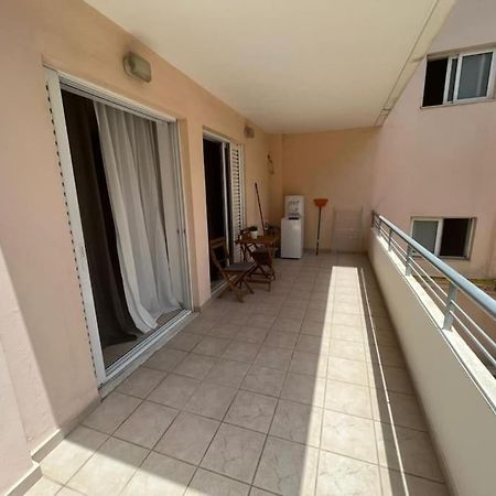 Appartamento Modern Studio large veranda -metro station Suggrou Atene Esterno foto