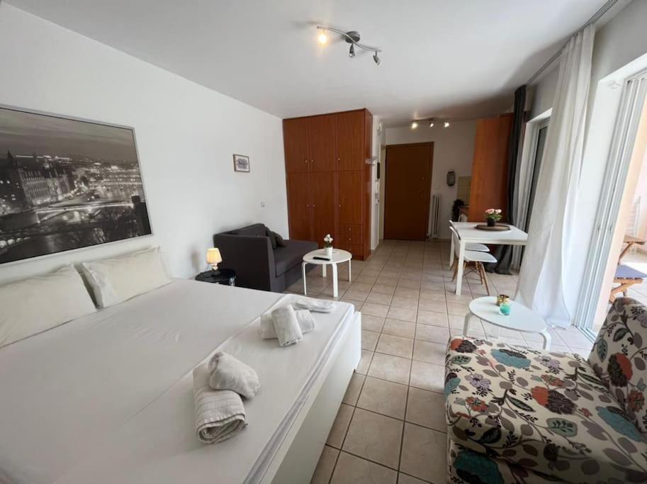 Appartamento Modern Studio large veranda -metro station Suggrou Atene Esterno foto