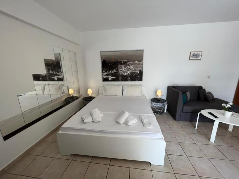 Appartamento Modern Studio large veranda -metro station Suggrou Atene Esterno foto