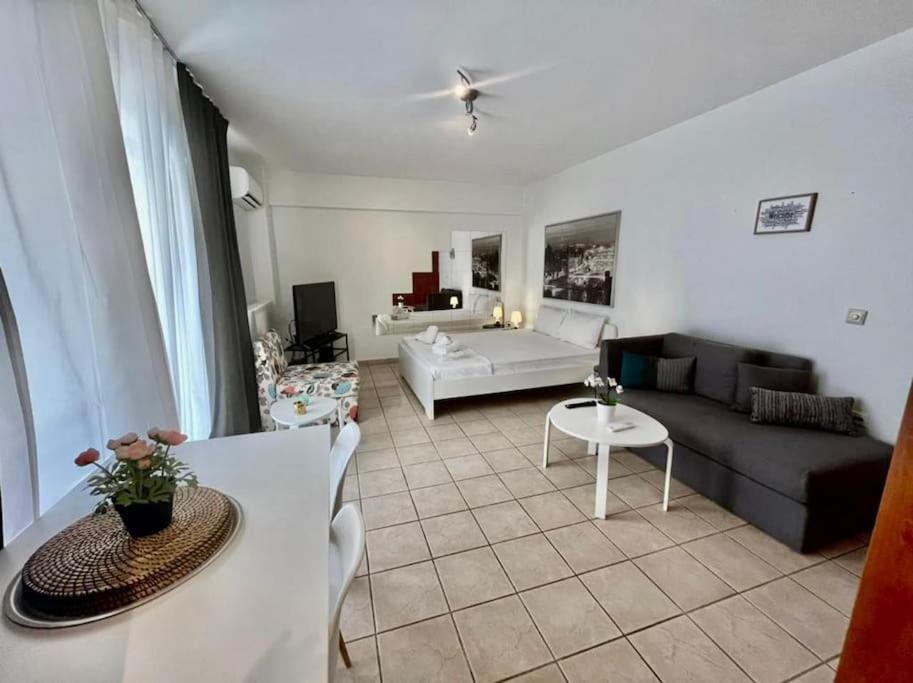 Appartamento Modern Studio large veranda -metro station Suggrou Atene Esterno foto