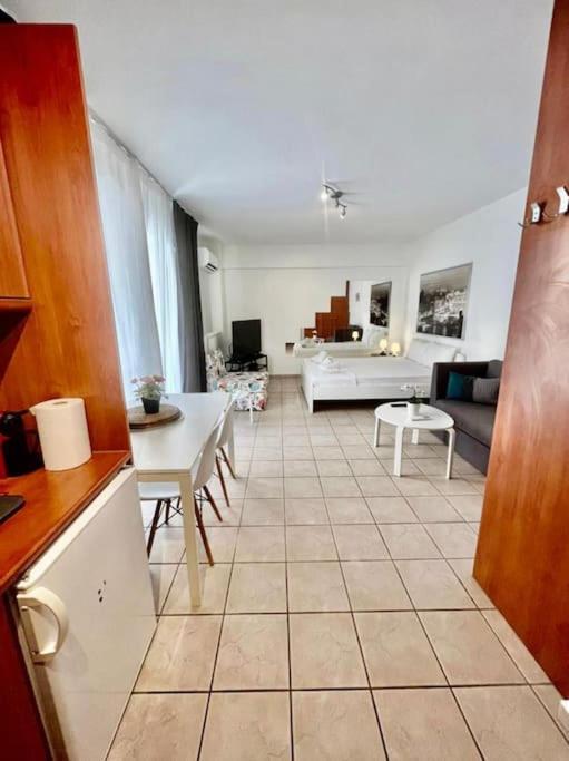 Appartamento Modern Studio large veranda -metro station Suggrou Atene Esterno foto
